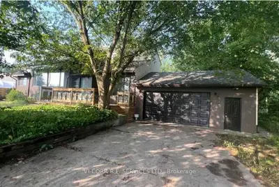 Detached in Springwater