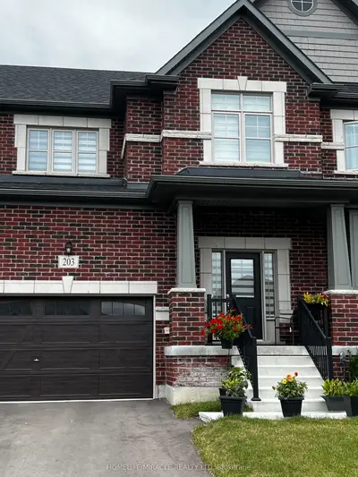 Att/Row/Townhouse in Wasaga Beach