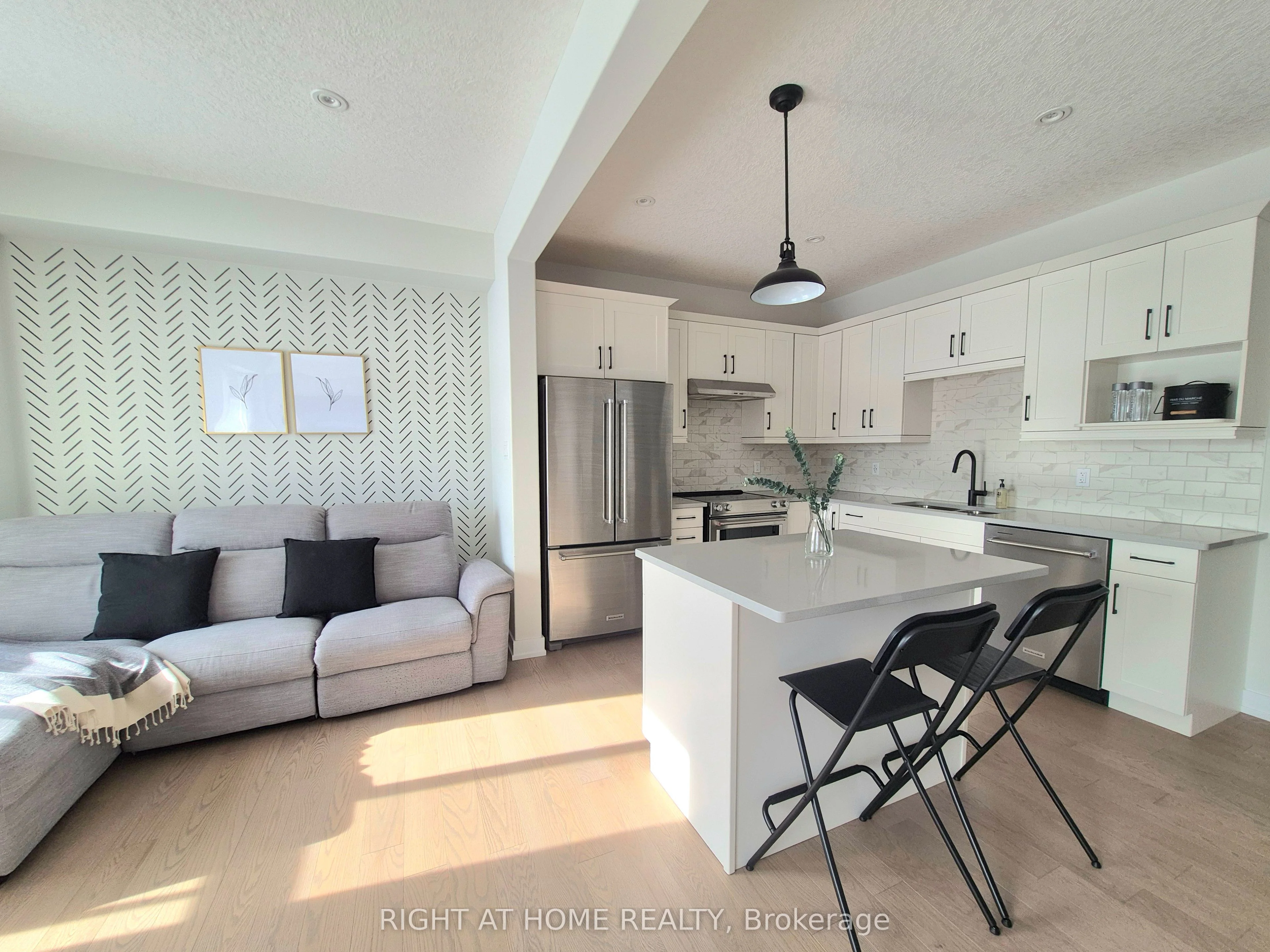 89 Archer Avenue, Collingwood, On L9y 3b7