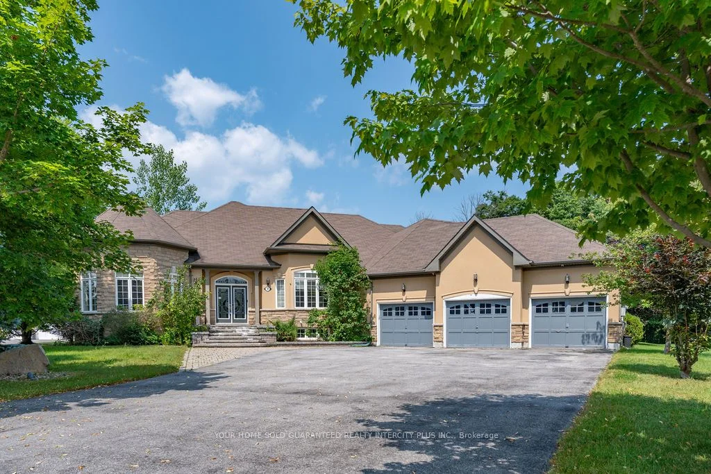 Detached in Wasaga Beach
