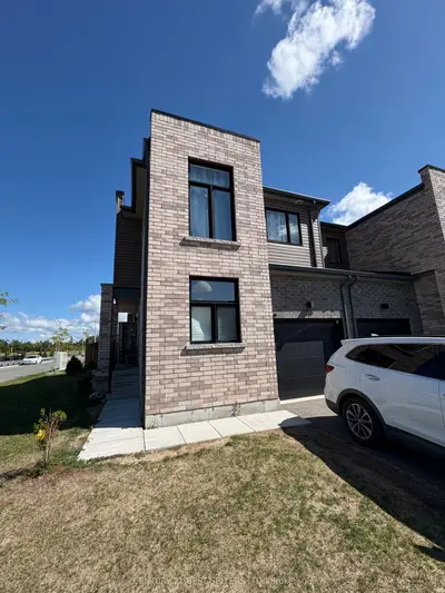 Att/Row/Townhouse in Barrie