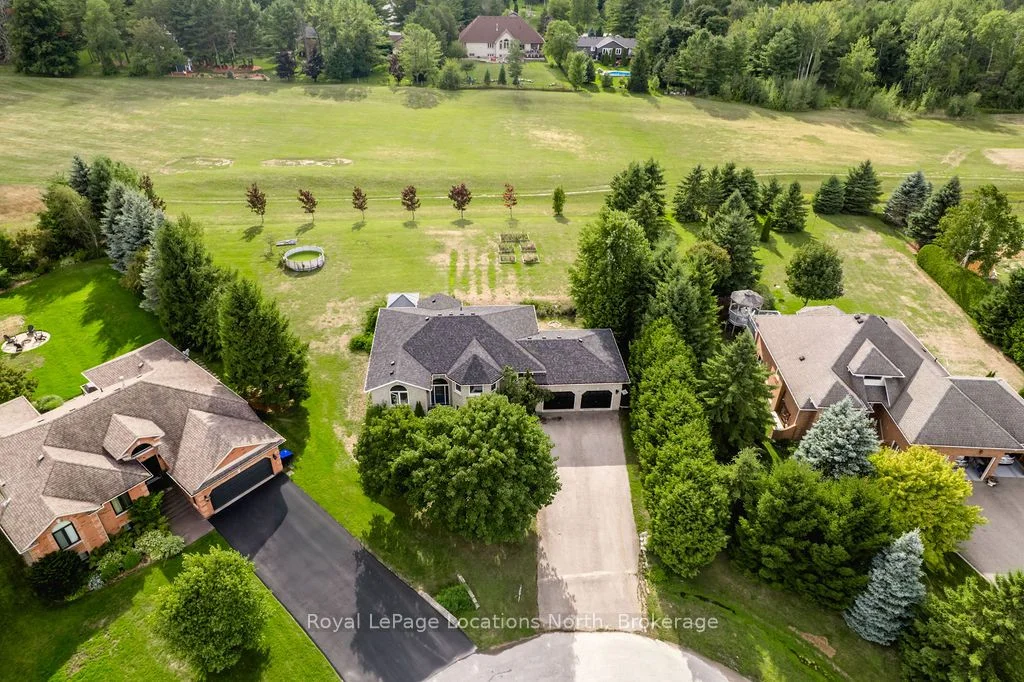 42 CLUB Court, Wasaga Beach, ON L9Z 1M4