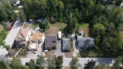 Detached in Wasaga Beach
