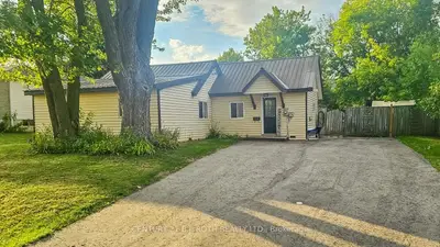 Detached in Orillia