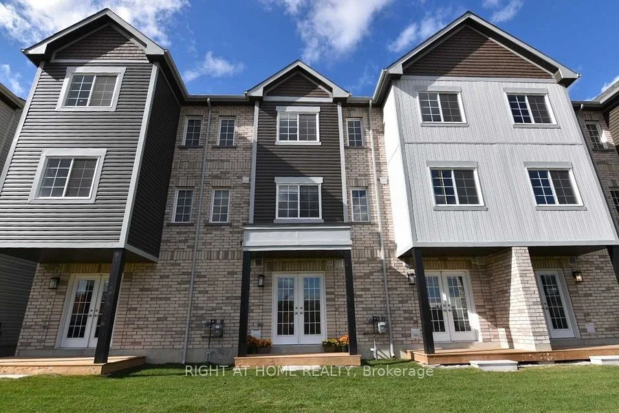 15 Andean Lane, Barrie, ON L4N 8G1