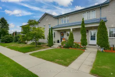 Att/Row/Townhouse in Barrie