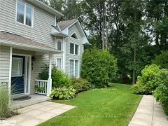 Condo Townhouse in Collingwood