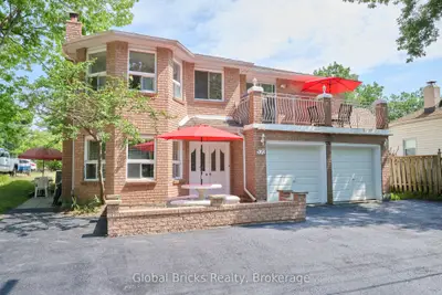 Detached in Wasaga Beach