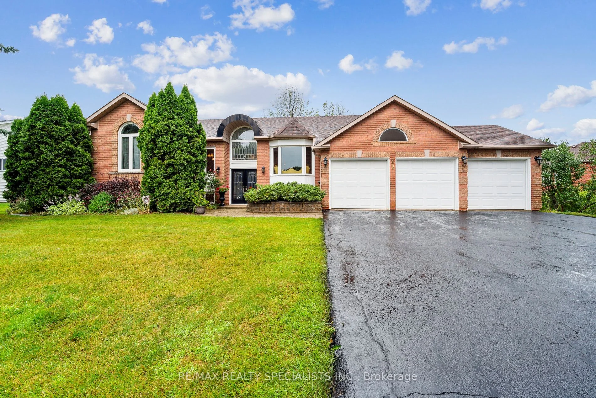 Detached in Wasaga Beach