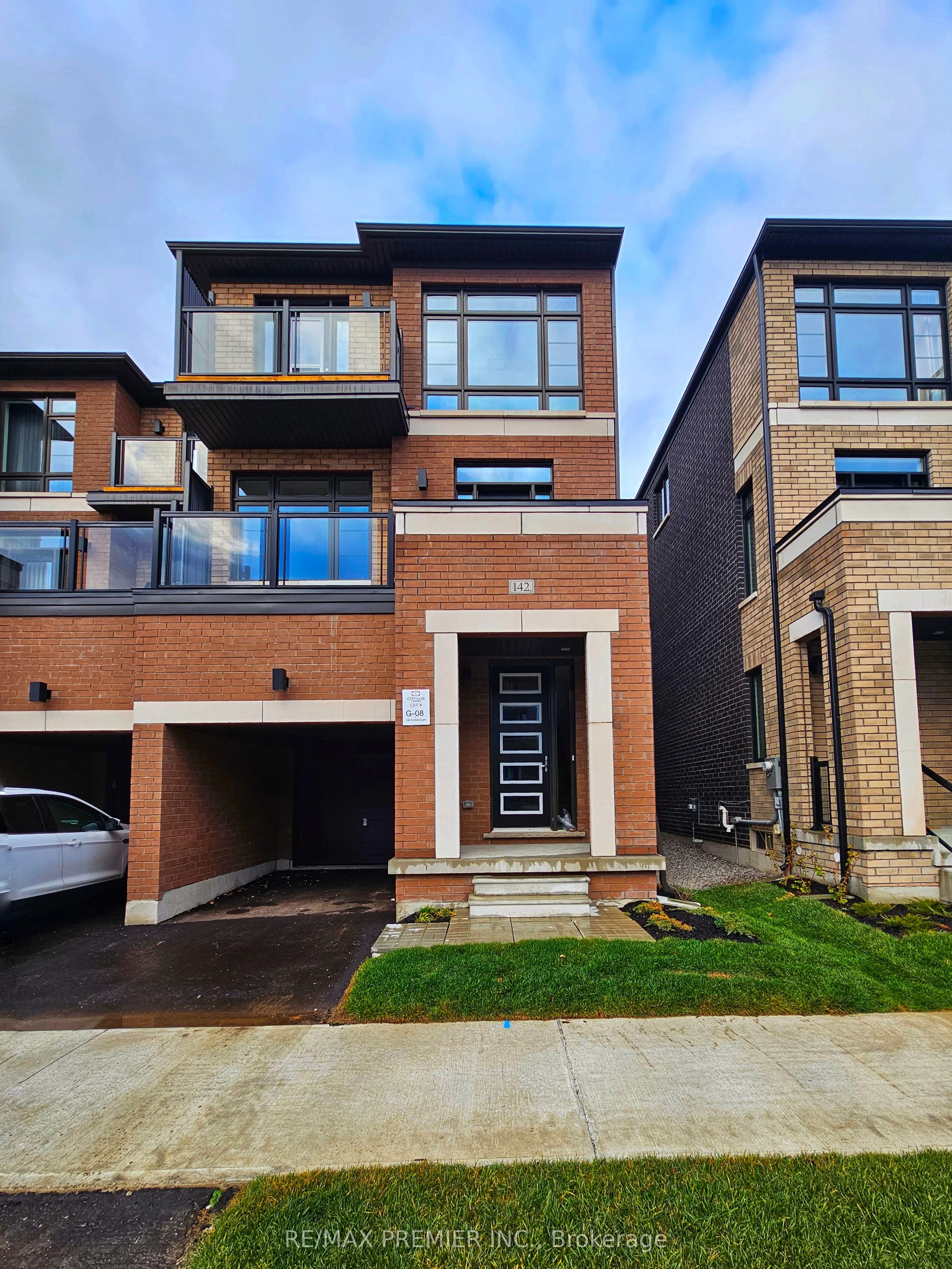 Att/Row/Townhouse in Barrie