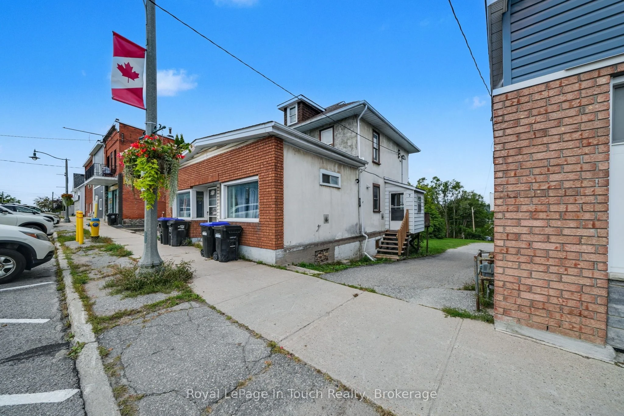 7 Robert Street W C, Penetanguishene, ON L9M 1T9