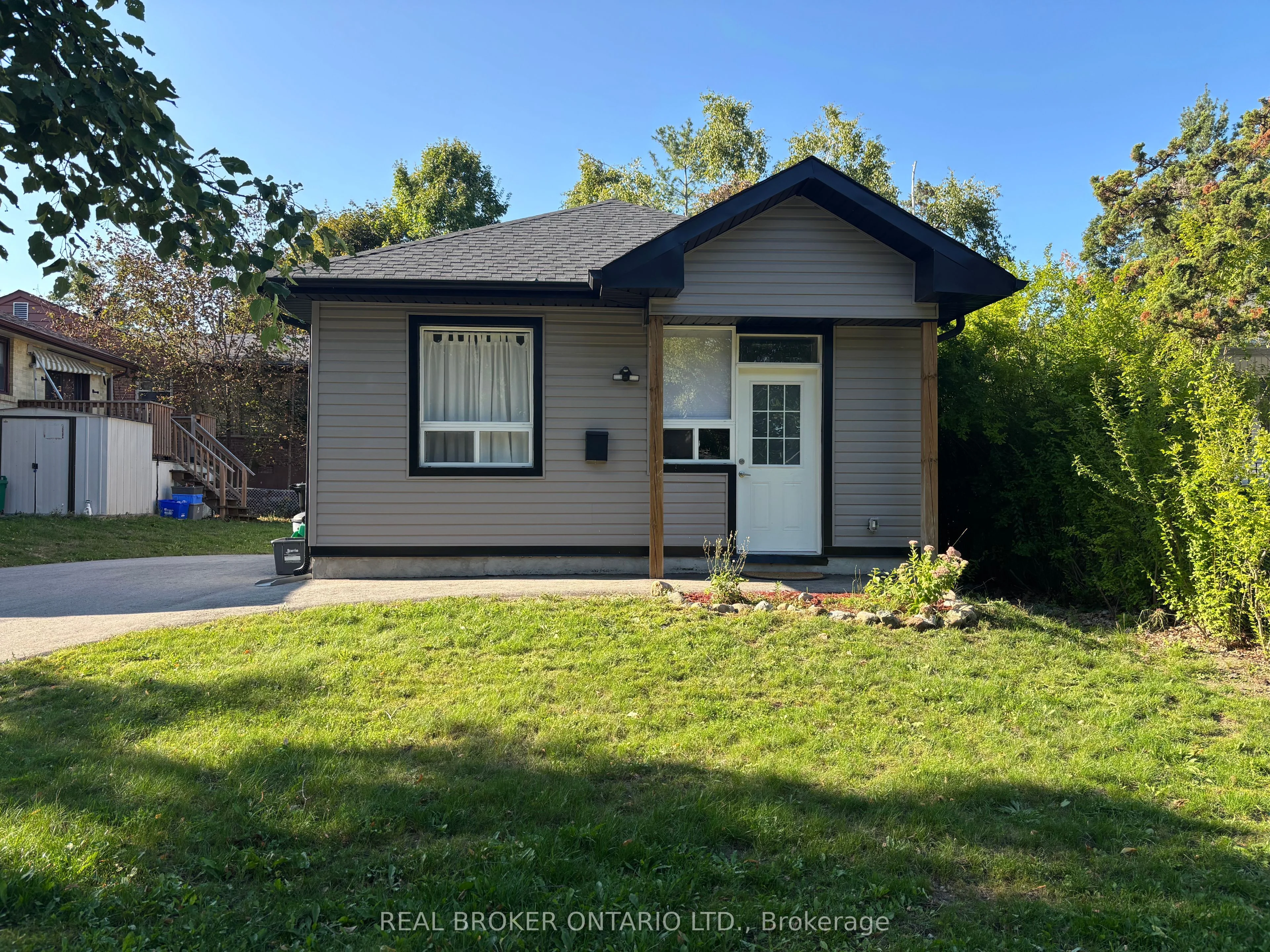1 Vine Street Garden, Barrie, ON L4N 2B1