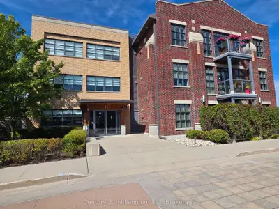 Condo Apartment in Collingwood