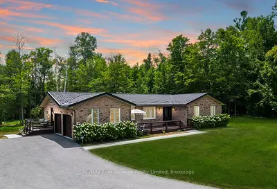 Detached in Clearview