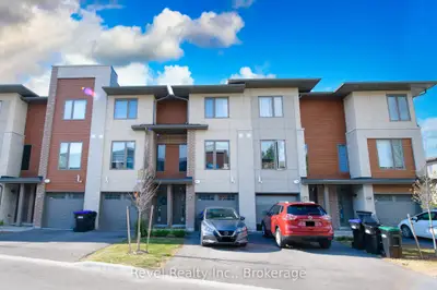 Condo Townhouse in Collingwood