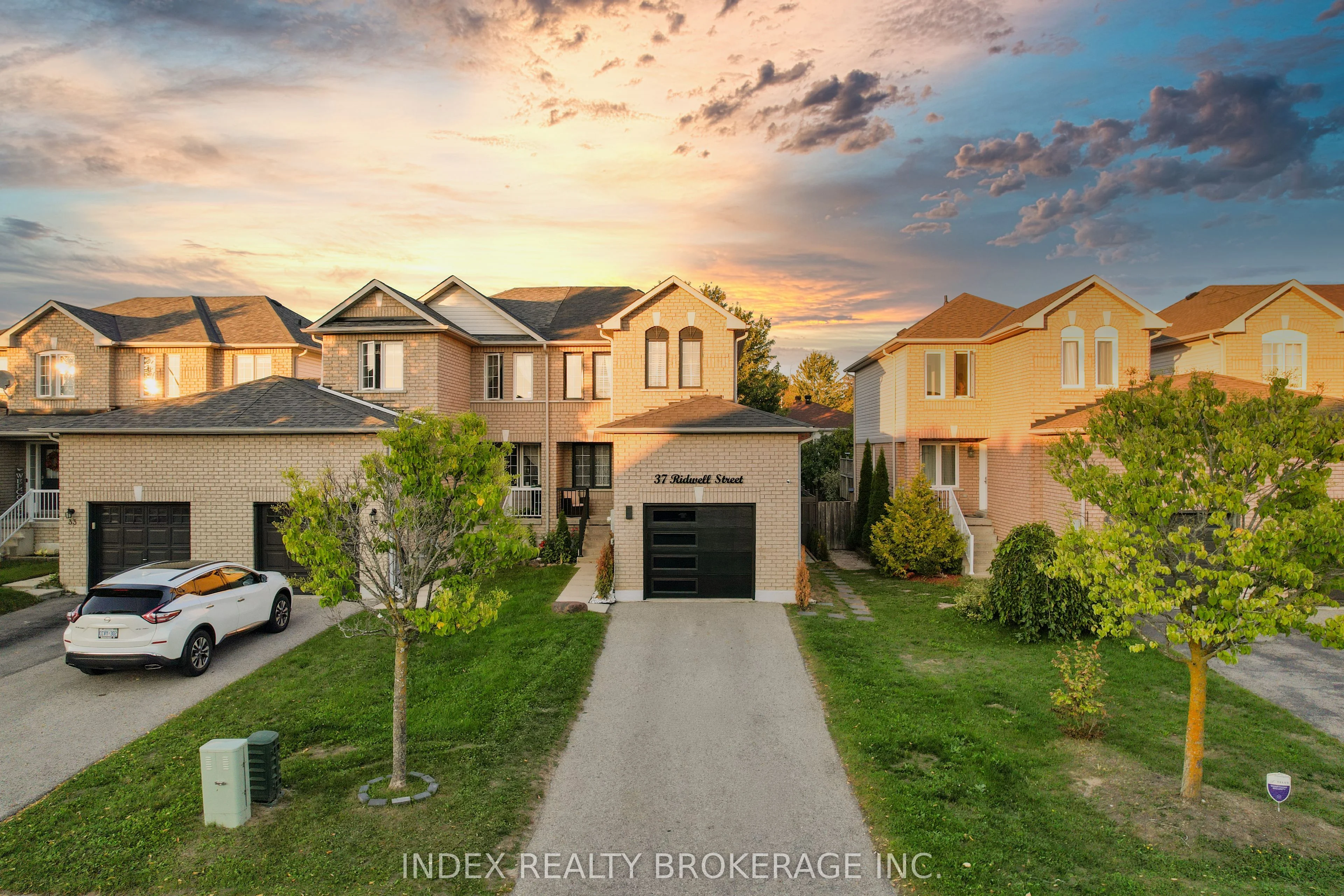 37 Ridwell Street, Barrie, On L4n 0w8