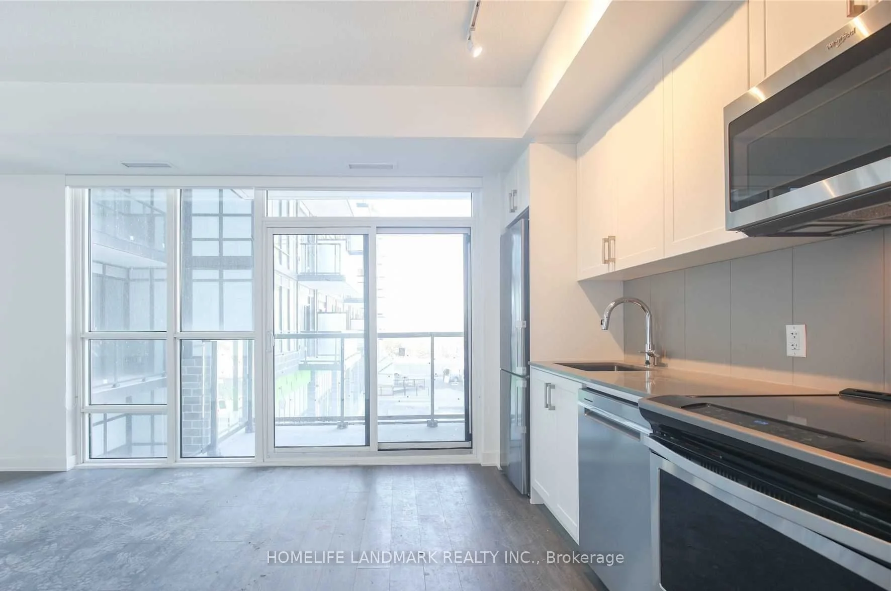 681 YONGE ST Street N 201, Barrie, ON L9J 0K1