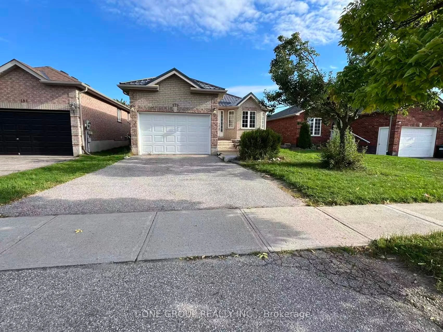 179 Hanmer Street E Upper, Barrie, ON L4M 6W6