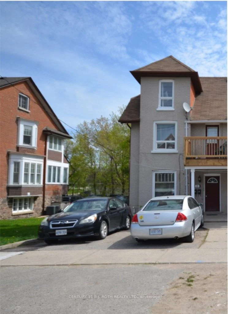 Att/Row/Townhouse in Barrie