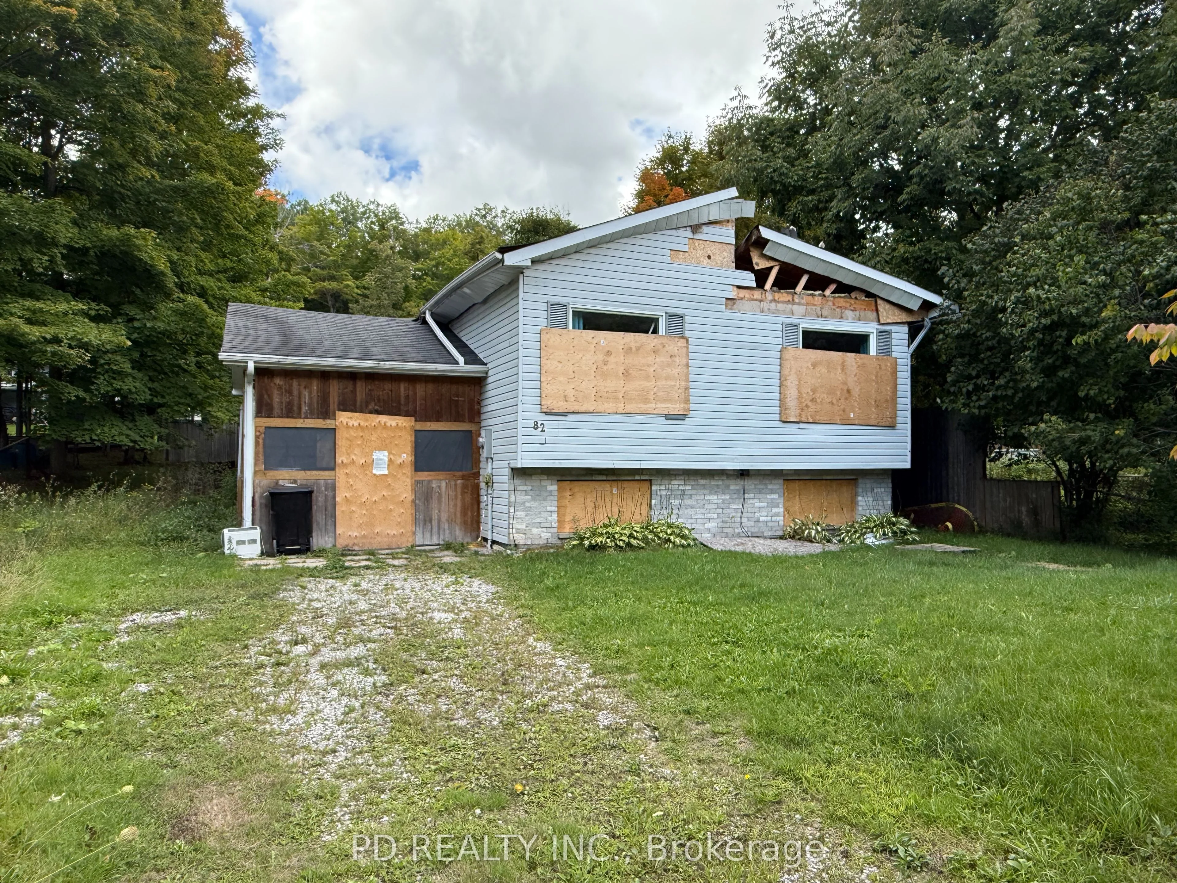 82 McArthur Drive, Penetanguishene, ON L9M 1W9