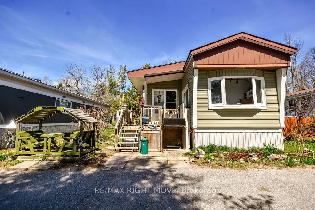 26 Dunn Avenue 22, Orillia, ON L3V 2N9