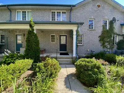 Att/Row/Townhouse in Barrie