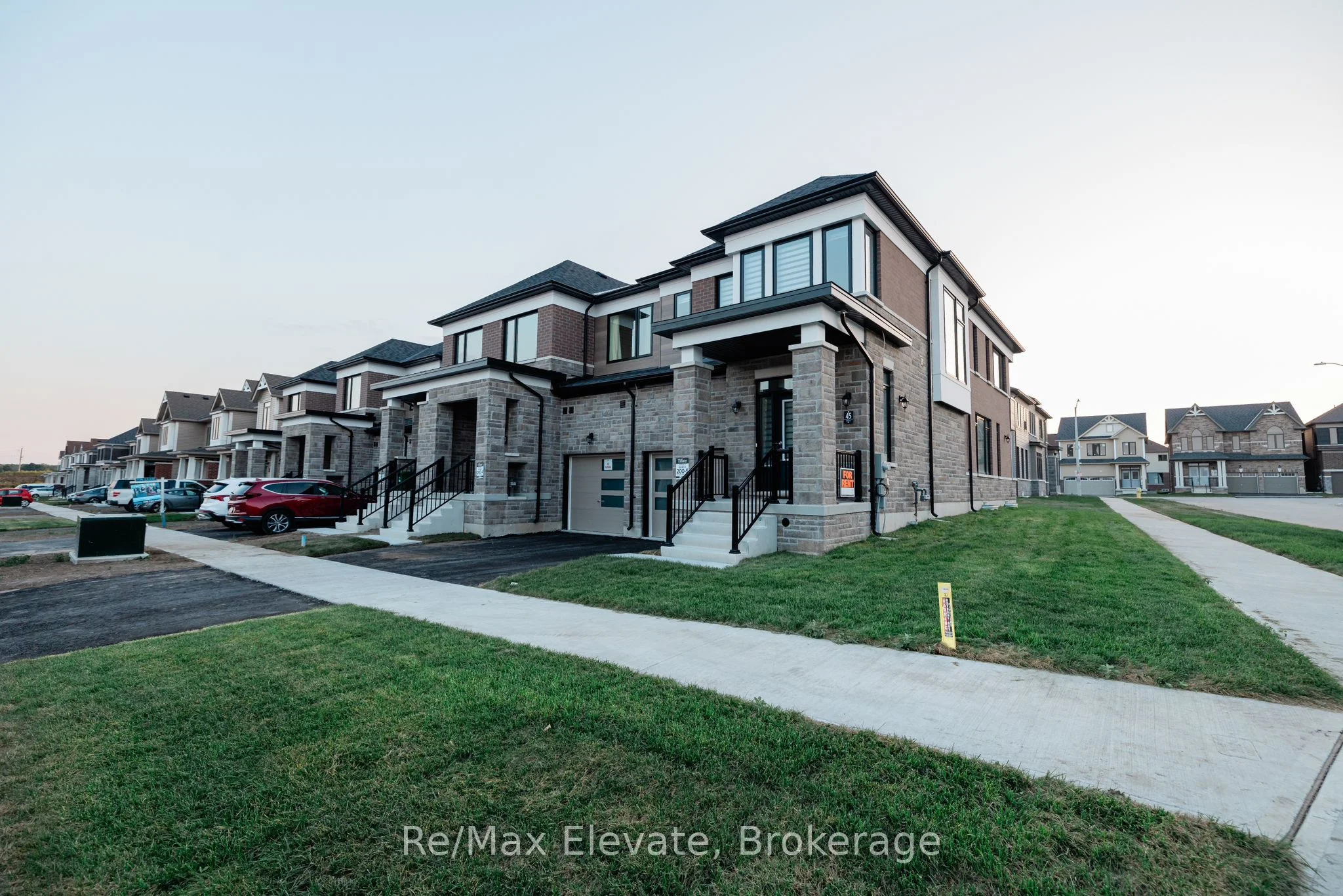 Att/Row/Townhouse in Barrie