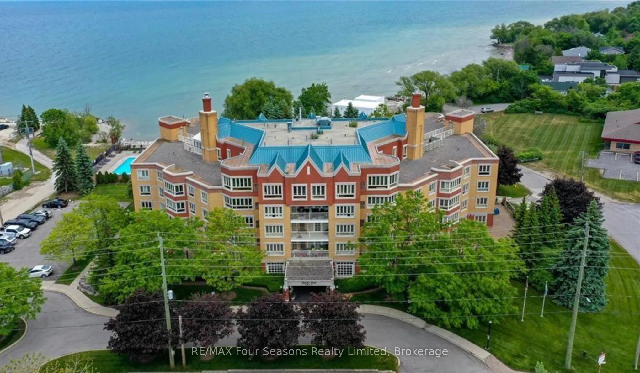 16 Raglan Street 310, Collingwood, ON L9Y 4Y2