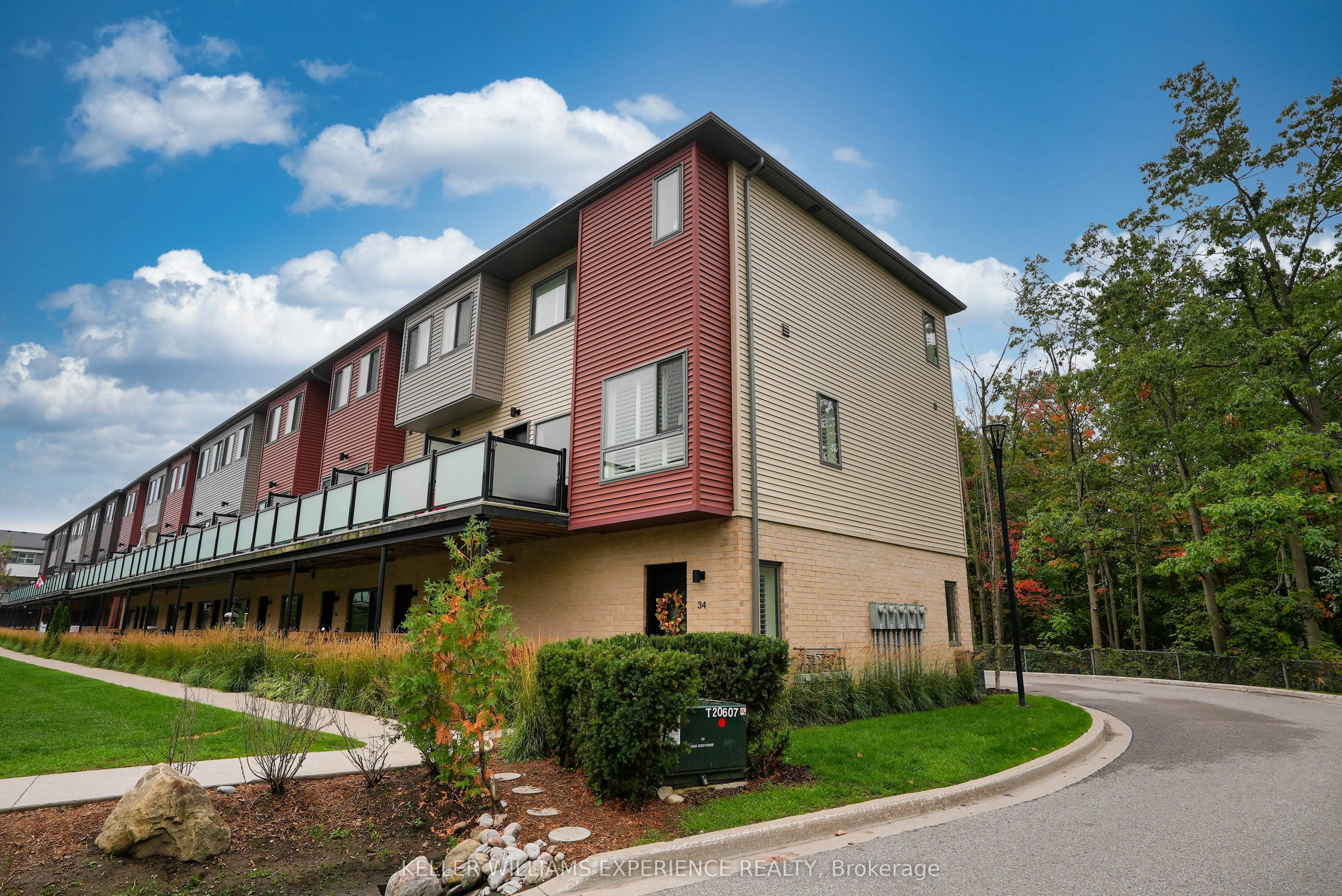 Att/Row/Townhouse in Barrie