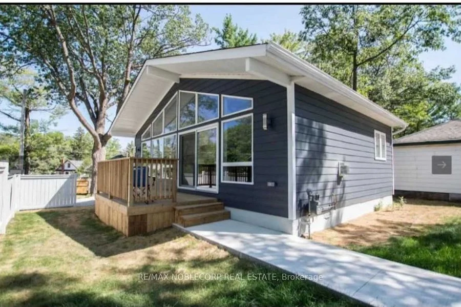 11 13th St S Street, Wasaga Beach, ON L9Z 2J8