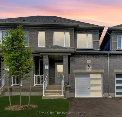 Att/Row/Townhouse in Wasaga Beach