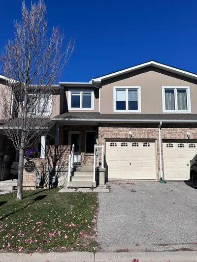 Att/Row/Townhouse in Barrie