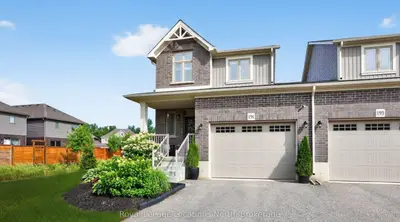 Att/Row/Townhouse in Collingwood