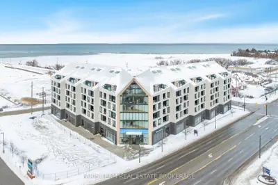 Condo Apartment in Collingwood