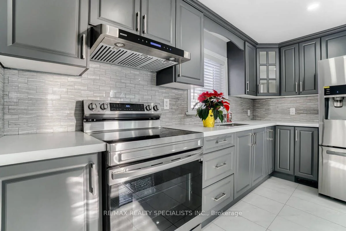 44 Sanford Street, Barrie, On L4n 3c4