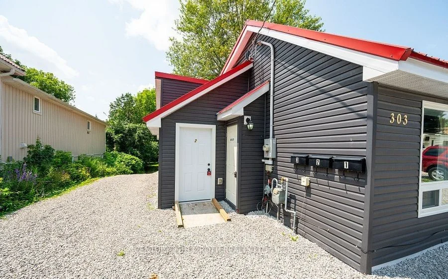 303 MOFFAT Street 1, Orillia, ON L3V 4E9