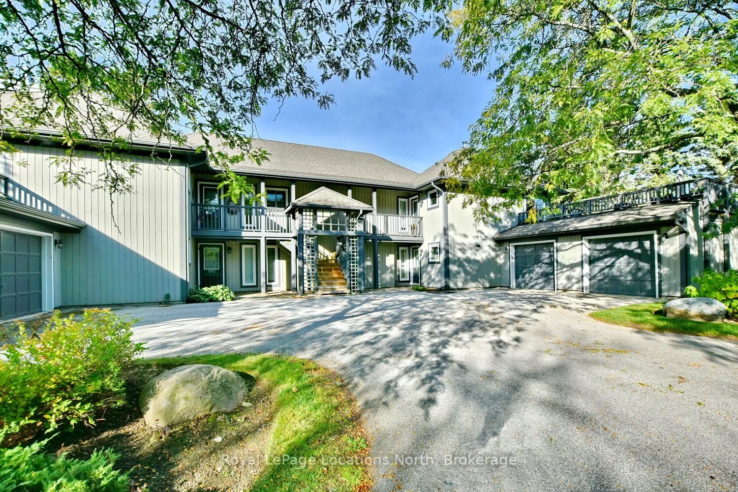 Condo Townhouse in Collingwood