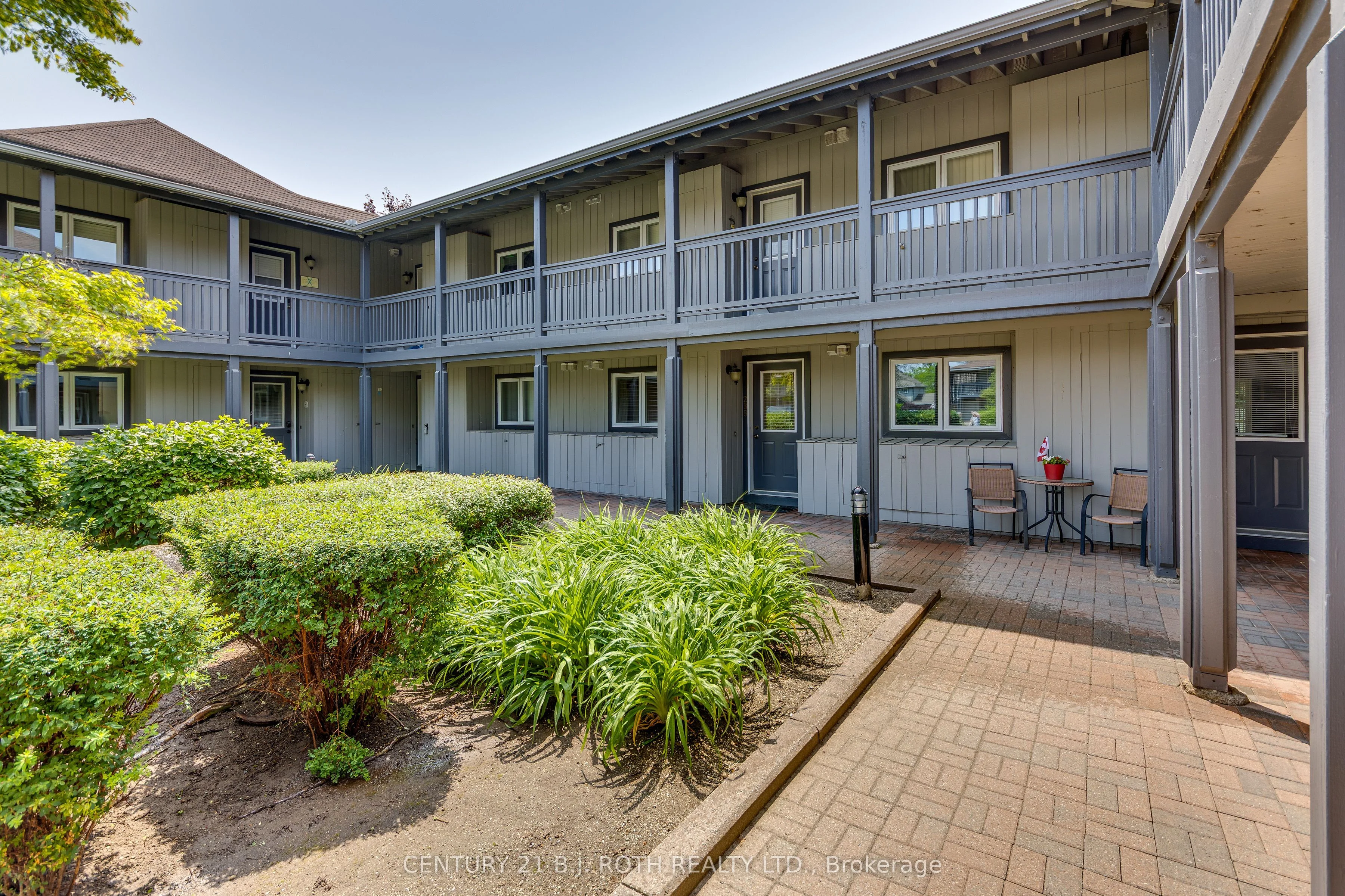 Condo Townhouse in Collingwood