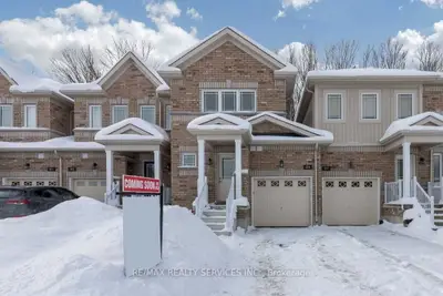 Att/Row/Townhouse in Orillia
