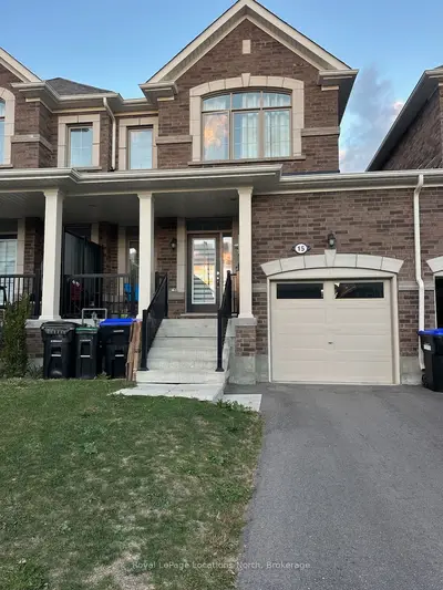 Att/Row/Townhouse in Collingwood