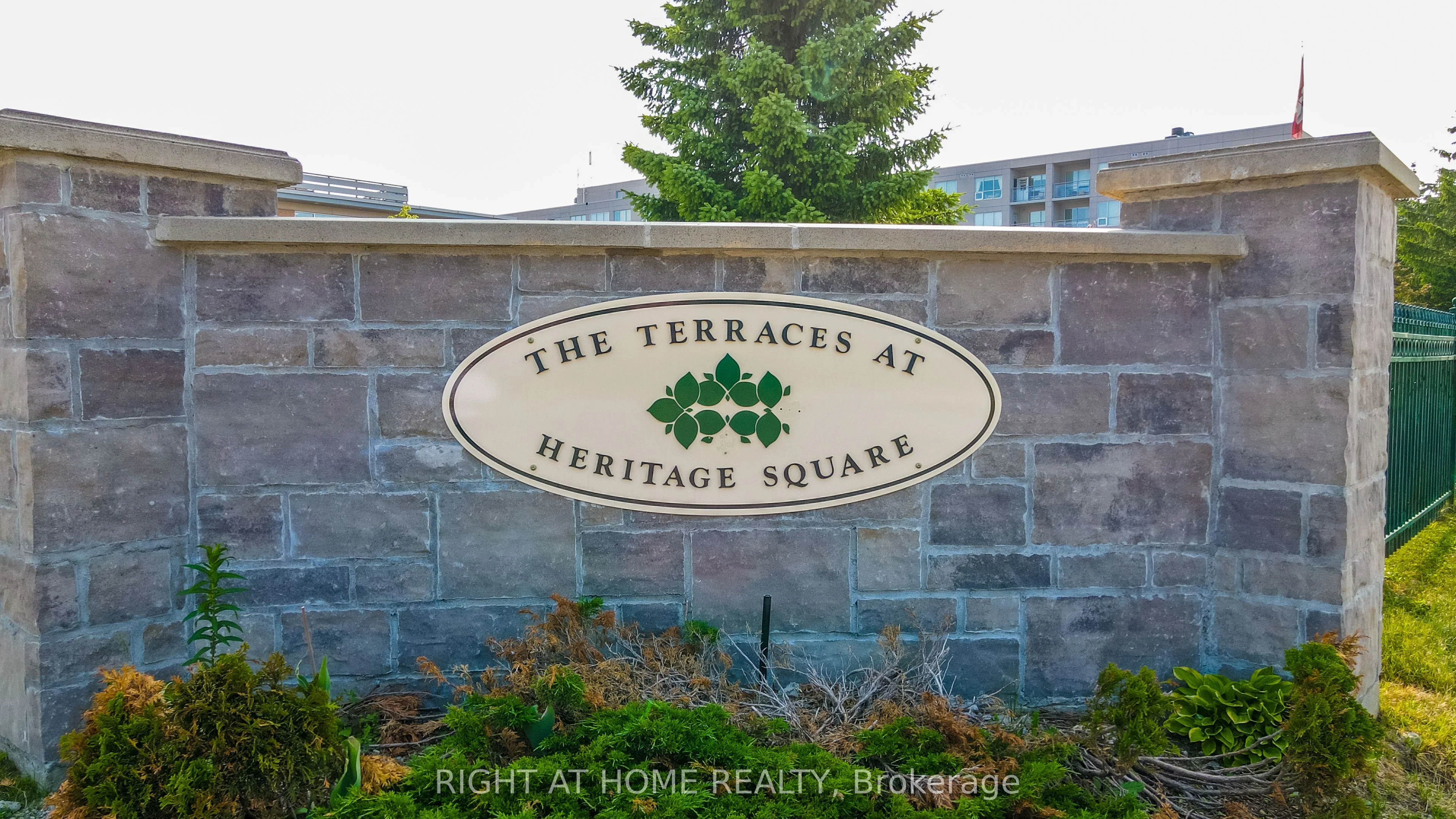 90 Dean Avenue 101, Barrie, On L4n 0m3