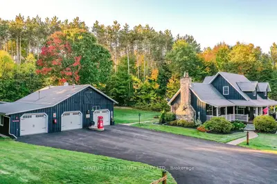 Detached in Springwater