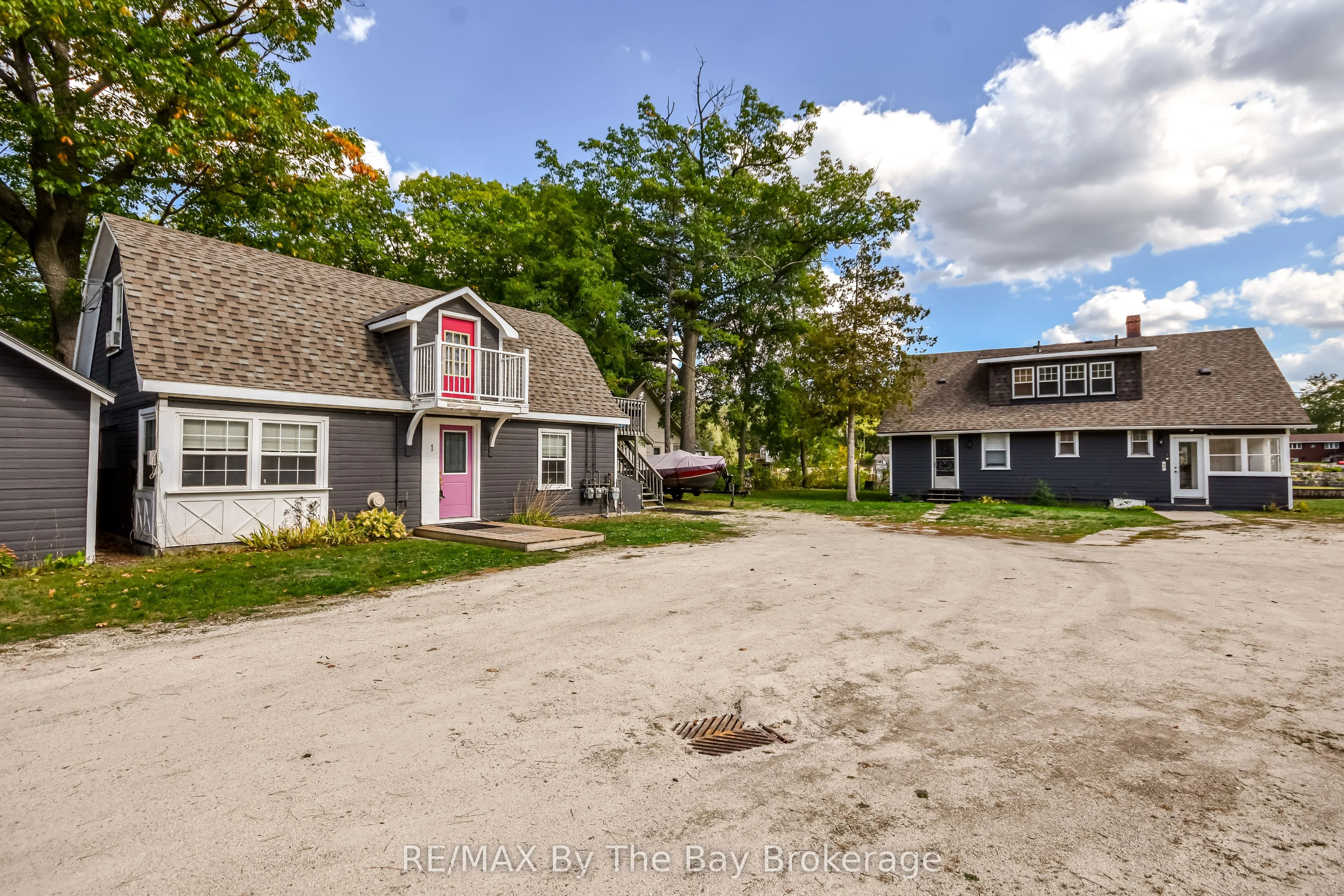 1067 Mosley Street, Wasaga Beach, ON L9Z 2G7