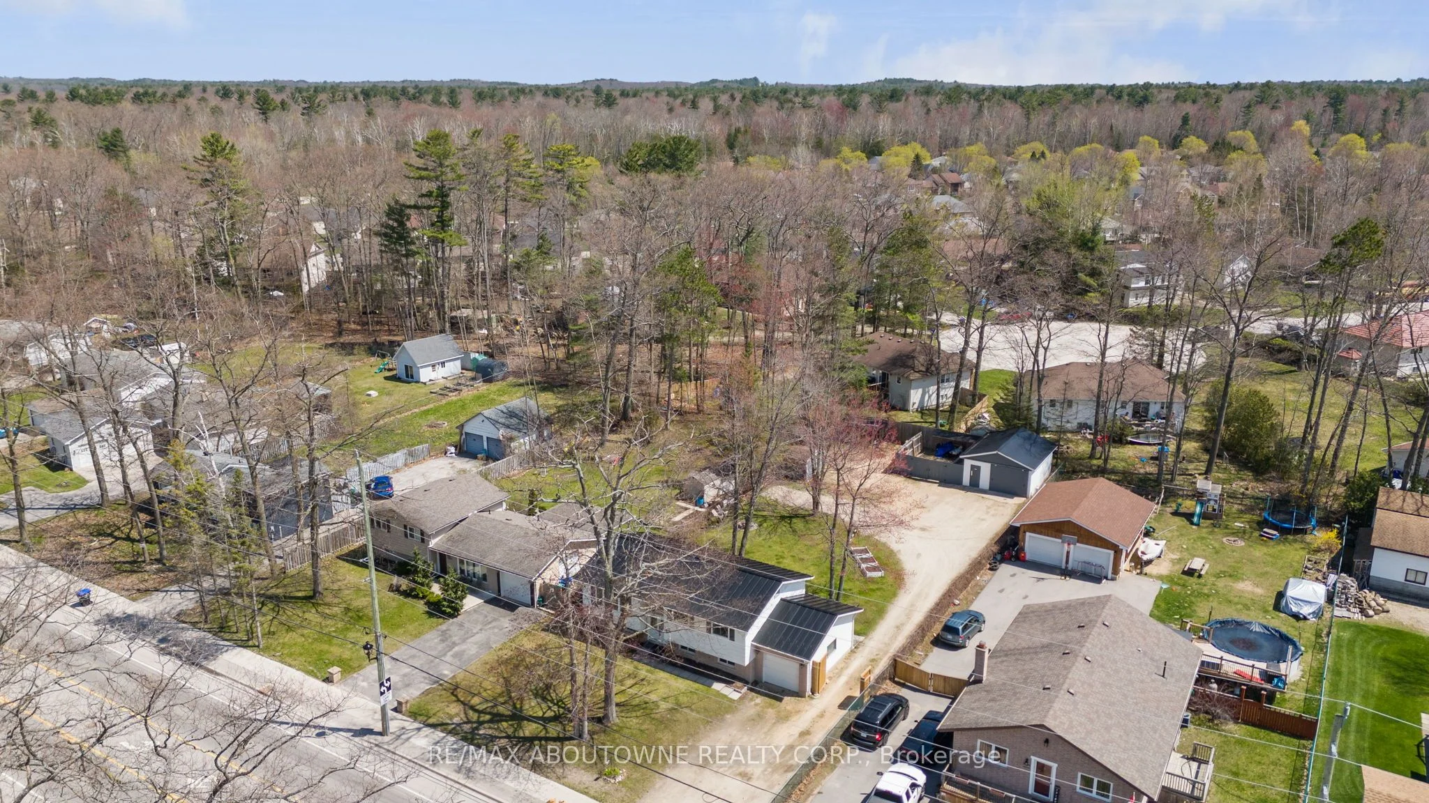 1877 River Road W, Wasaga Beach, ON L9Z 1L1