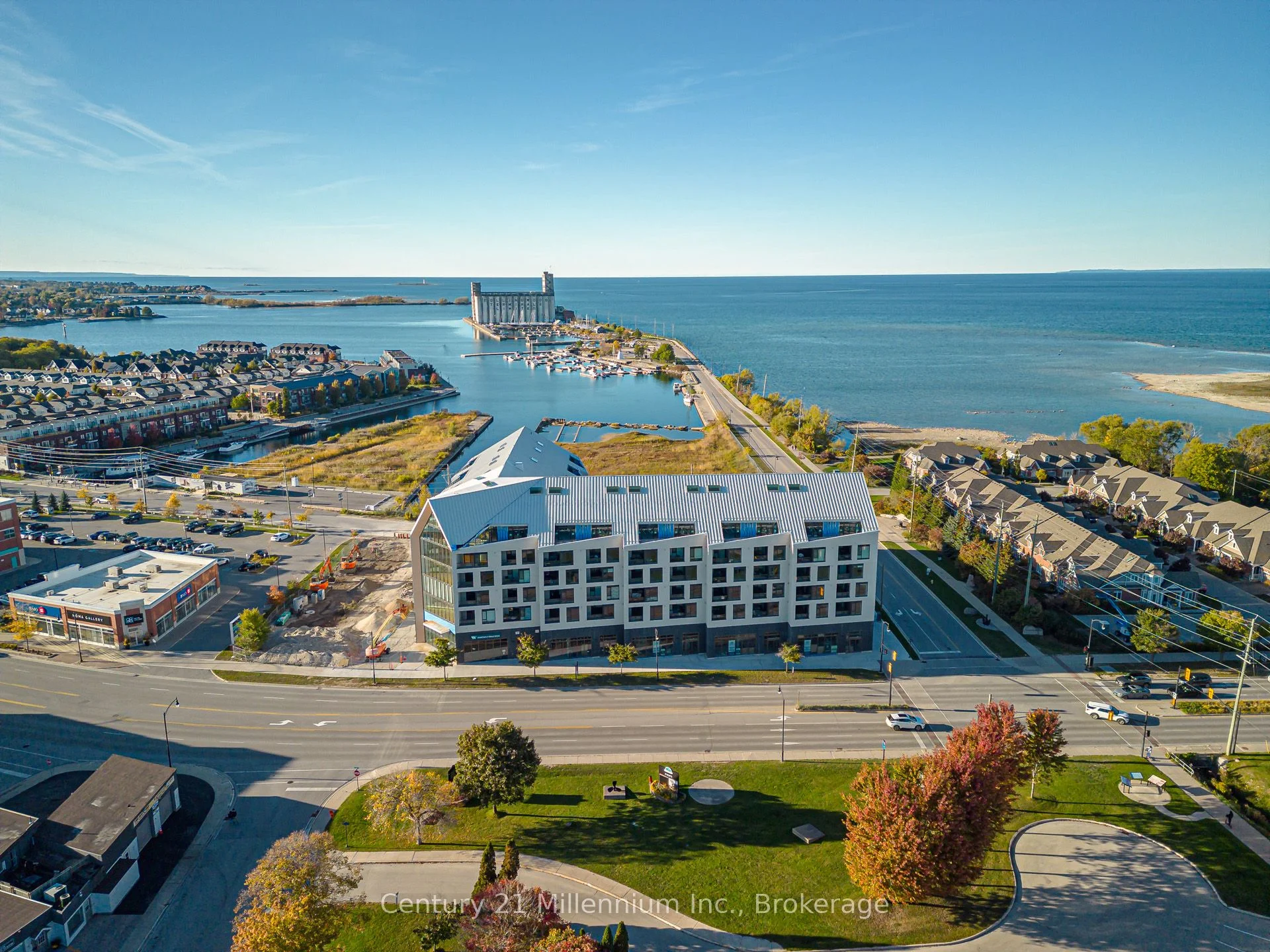 31 Huron Street 223, Collingwood, ON L9Y 5T7