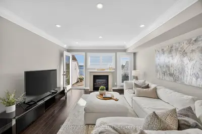 Condo Townhouse in Collingwood