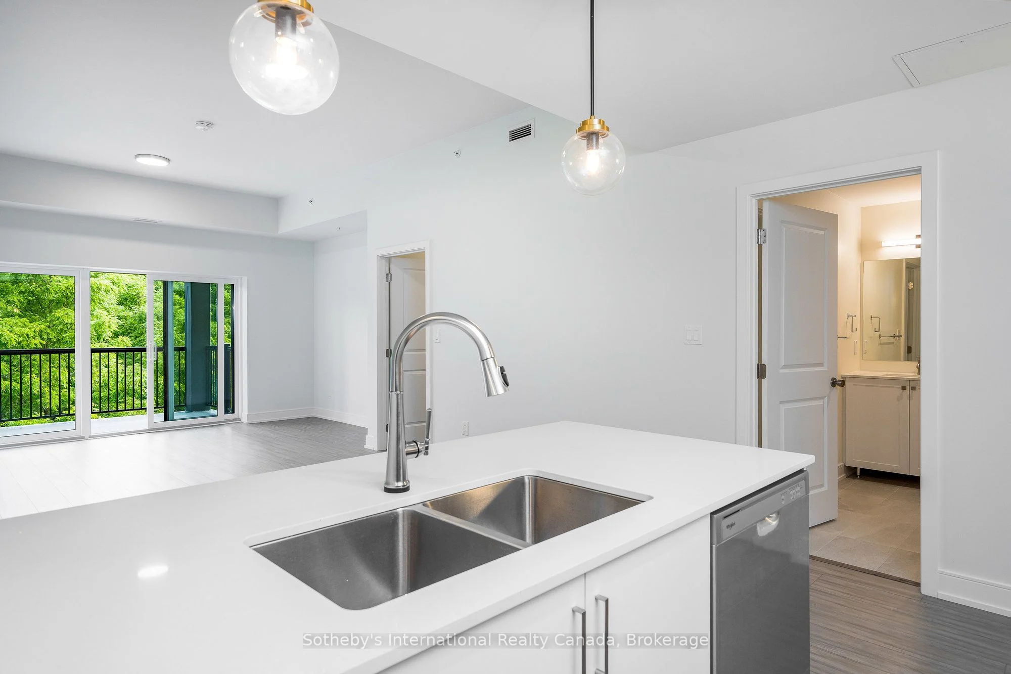 121 Mary Street 322, Clearview, On L0m 1g0