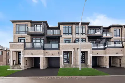Att/Row/Townhouse in Barrie
