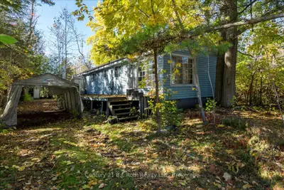Detached in Wasaga Beach