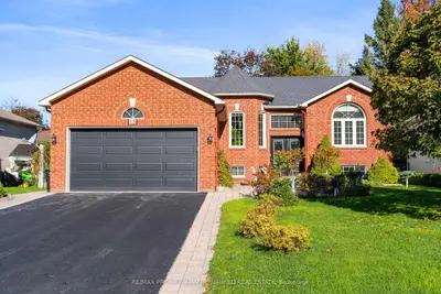 Detached in Wasaga Beach